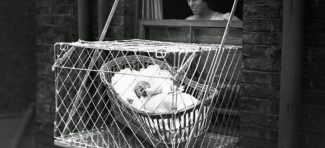 Viseći kavezi za bebe su nekada bili veliki hit u Londonu