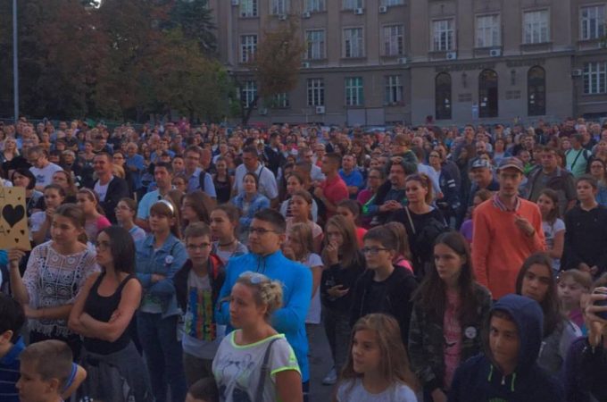 Ne damo Ljubu: Nastavak protesta roditelja zbog smene direktora OŠ „Svetozar Miletić“