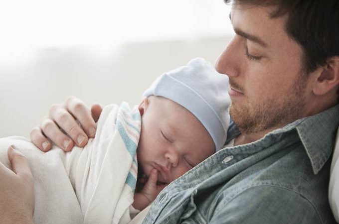 Evropska komisija predlaže četiri meseca porodiljskog odsustva za očeve