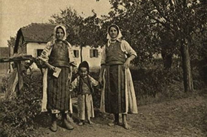 Zašto su nekada žene u Srbiji decu dojile i do osme godine i kojim su trikovima decu “odbijale” od dojenja