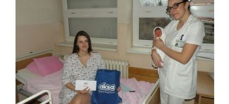 Aksa darivala prvorođene bebe u 2018. godini