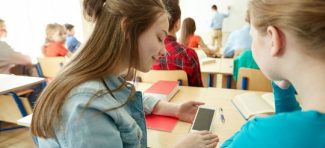 Škole zabranjuju mobilne telefone tokom nastave u Srbiji – kakav se efekat očekuje