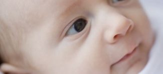 Evo zašto se boja očiju kod beba menja