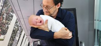 Pedijatar dr Harvi Karp otkriva 5 mitova o bebinom spavanju