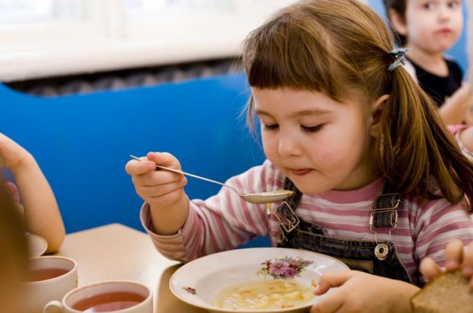 Novi pravilnik predškolce vegetarijance ostavlja bez obroka