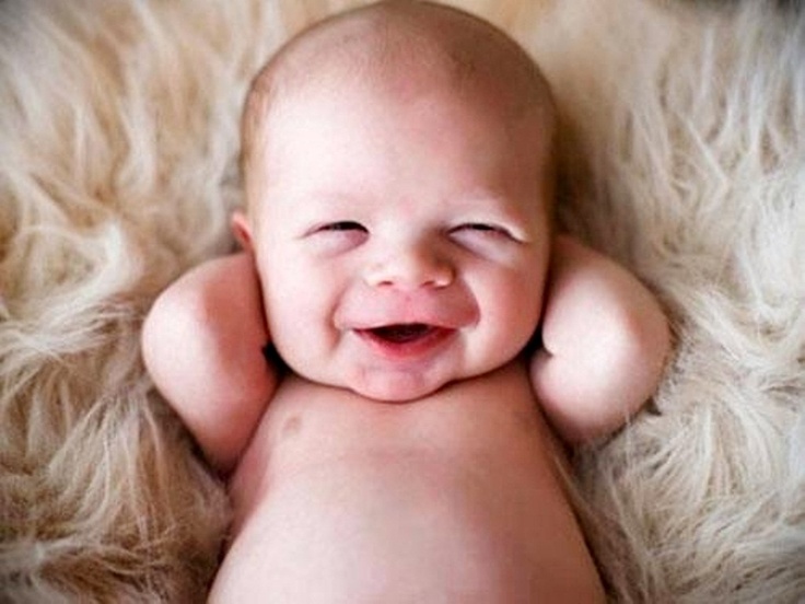 beba se smeje