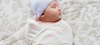 Zamotavanje bebe kao recept za smirivanje i bolji san
