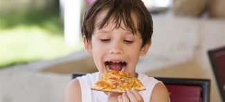 Škole dobile uputstvo za ishranu đaka: Namirnice koje se nikako ne preporučuju su upravo one koje deca najčešće jedu