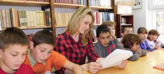 Od čitanja se raste: Jelena Lukić, bibliotekarka škole “Vuk Aleksić” u Visokoj