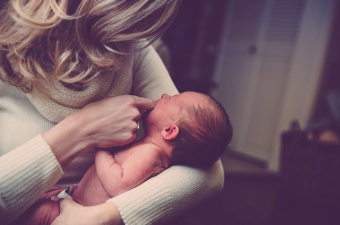 Svega tri do pet odsto mama ne može da doji, ali je samo 19 odsto beba u Srbiji na majčinom mleku