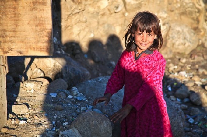 Nemaju struju, grejanje, čak ni knjige, a avganistanske devojčice svejedno briljiraju u školi