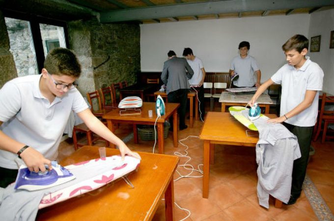Španska škola uči dečake kućnim poslovima: Održavanje reda u kući je zajednički zadatak