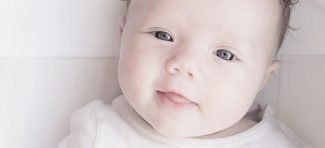 Kako očistiti bebin jezik od belih naslaga?