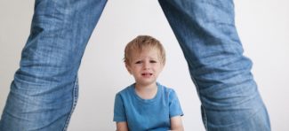 Prestrogi roditelji – nesrećna i nesigurna deca deca