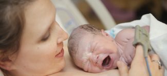 Da li je ”bebi frendli” inicijativa u porodilištima zapravo dobra za bebe?