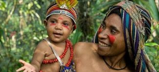 Nova Gvineja: Neobična verovanja i običaji u vezi sa trudnoćom i porođajem