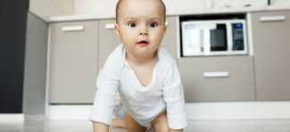 Puzanje kod beba: Kada se javlja i zašto je važno?