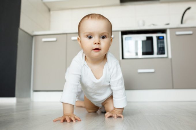 Puzanje kod beba: Kada se javlja i zašto je važno?