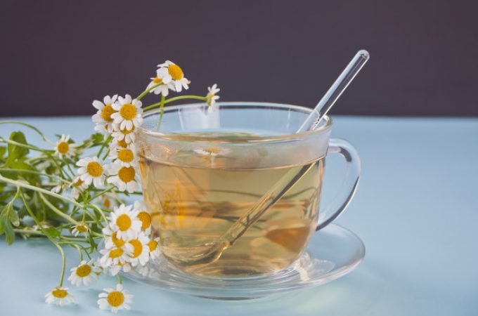 Čaj od kamilice za bebe i decu – prirodni lek za grčeve i protiv upala