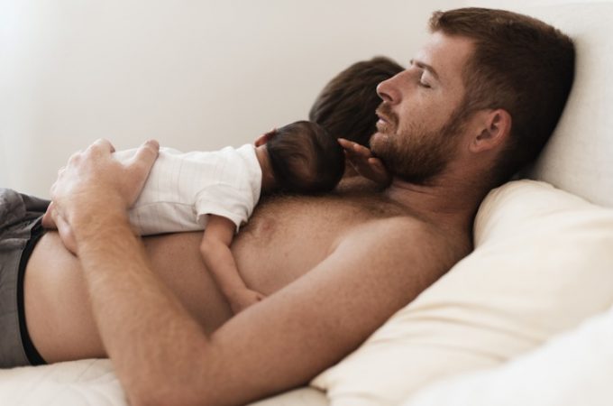 Da li muškarci stvarno noću ne čuju plač bebe?