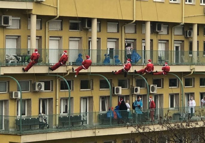 deda mrazovi tirsova