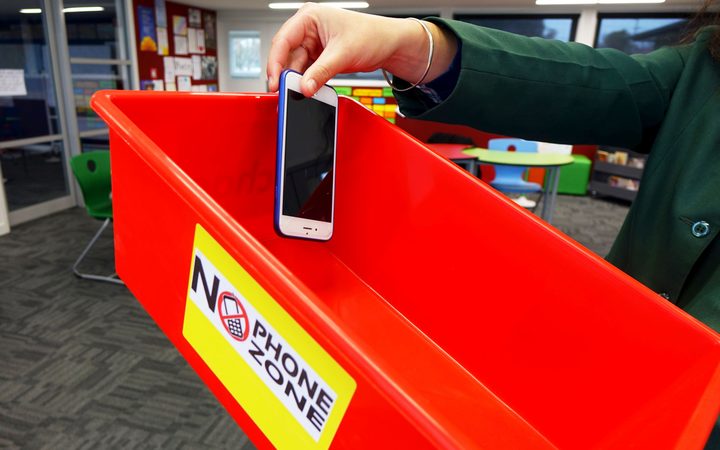 skola zabrana mobilnih telefona
