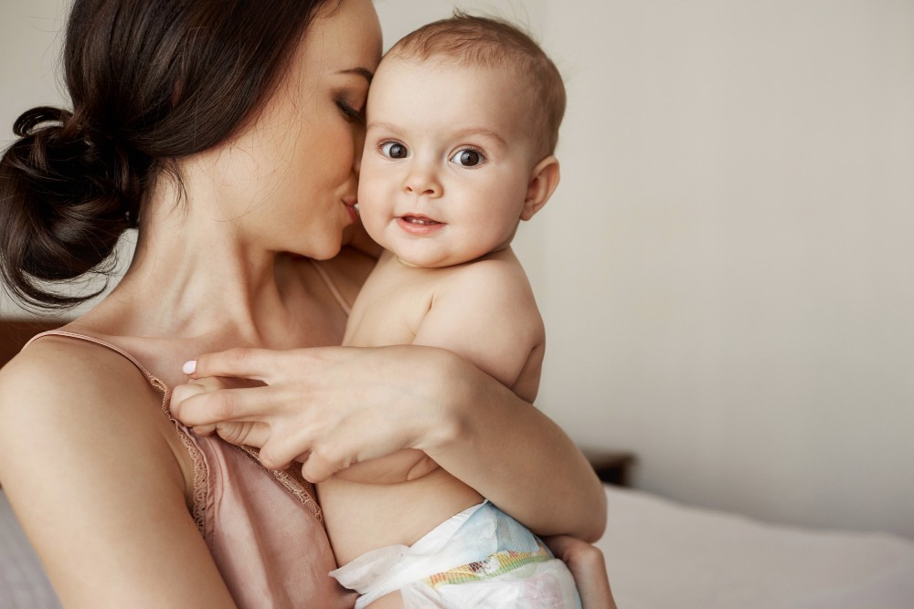 grljenje bebe mozak