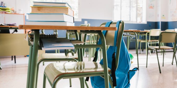 Učenici iz Trstenika koji su profesorki izmakli stolicu – vraćeni u školu