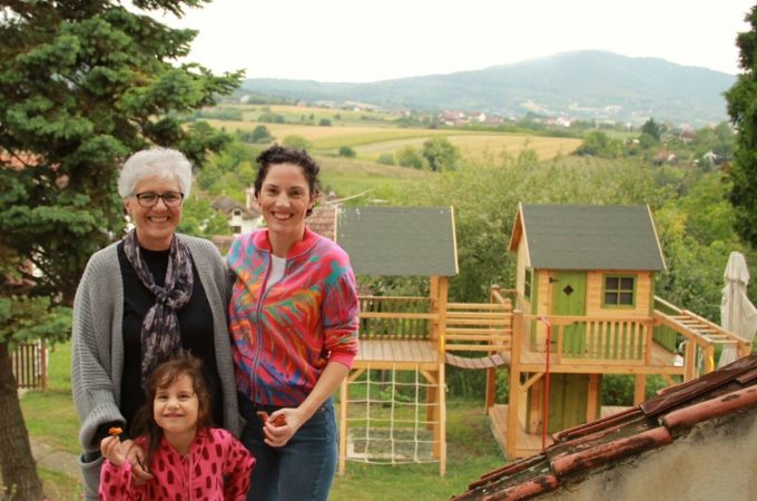 Kako je pandemija ohrabrila baku, ćerku i unuku da se iz malog stana u Beogradu presele na selo
