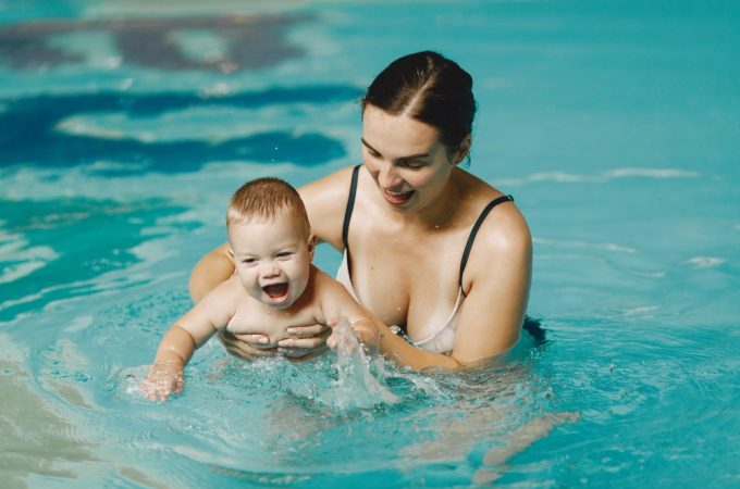 Decu bi trebalo učiti da plivaju čim napune godinu dana