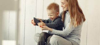 Švedski stručnjaci: Deca mlađa od dve godine ne smeju da gledaju u ekrane