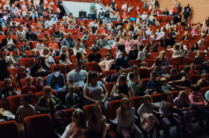 Direktorka pozorišta iz Lazarevca održala lekciju svim roditeljima u Srbiji: “Vi palite tablete i za vreme predstave im puštate crtane filmove!”