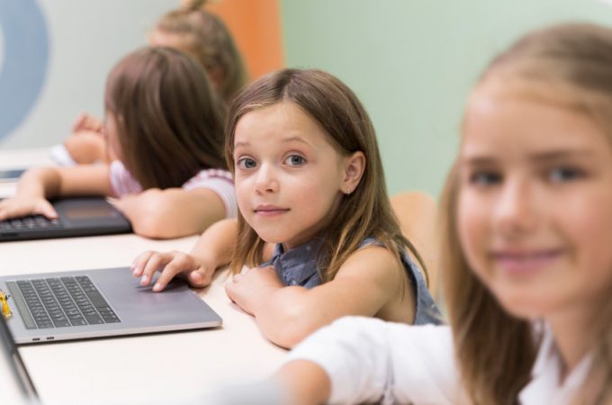 Pristup tehnologiji u školama nije nikakav čarobni napitak od koga će deca bolje učiti