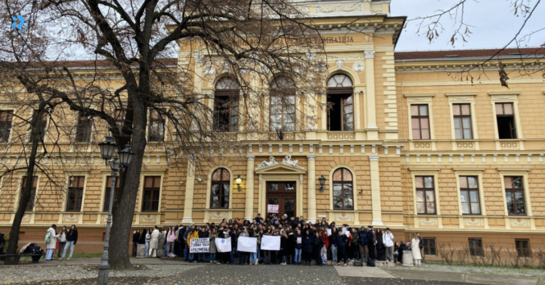 Deo zaposlenih u Jovinoj gimnaziji ostaje u štrajku